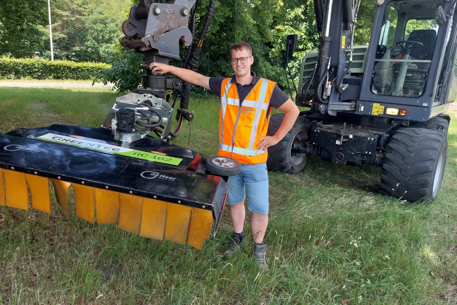 Gerard Lagerweij with the Greentec RC 162 hedge flail mower Gerard Lagerweij with the Greentec RC 162 hedge flail mower