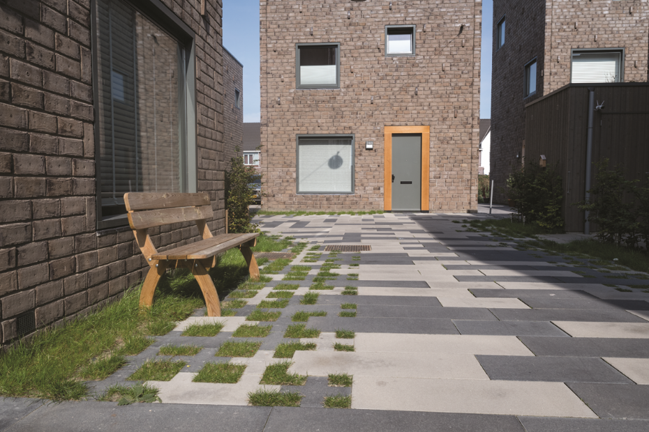 The Vrije Veld in Almere: a good example of a low-traffic street The Vrije Veld in Almere: a good example of a low-traffic street