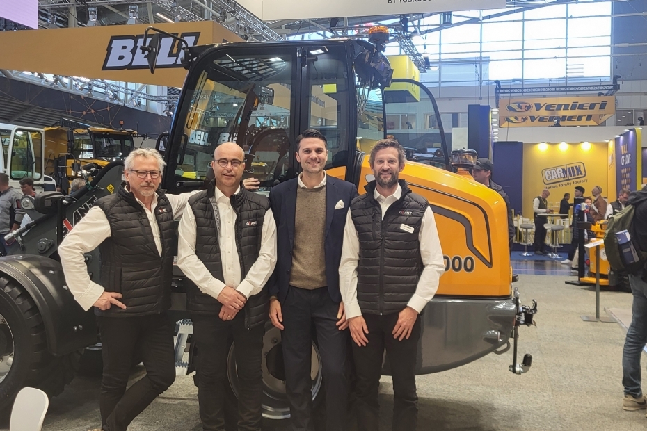 Frans van Asseldonk (Verkoop), Toine Brock (CEO), Fabio Adinolfi (Advocaat) en Pim de Boer (Marketing)
