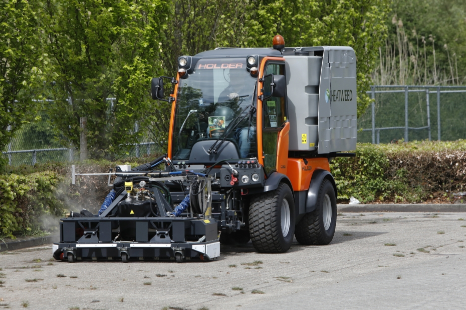 A photo from the archives: Heatweed Sensor 2.0 in 2017 during a Stad + Groen demo day