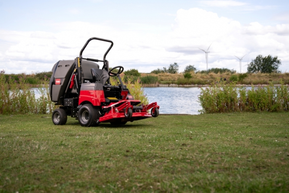 Toro PLH 600 front mower with 113 cm cutting width