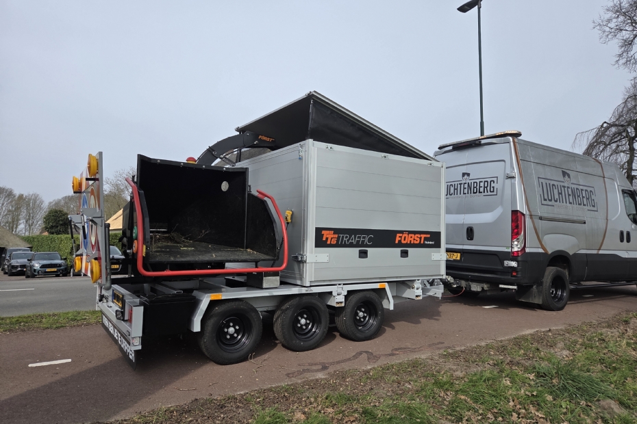 With an empty weight of 1,900 kilos, the TT6-Traffic remains within the maximum permitted 3,500-kilo unit weight when fully loaded and can therefore simply be towed behind a work van